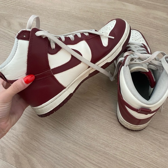 NIKE Dunk High - Picture 7 of 9